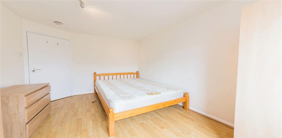 			UNDER OFFER , 2 Bedroom, 1 bath, 1 reception Flat			 Cornmow Drive, DOLLIS HILL